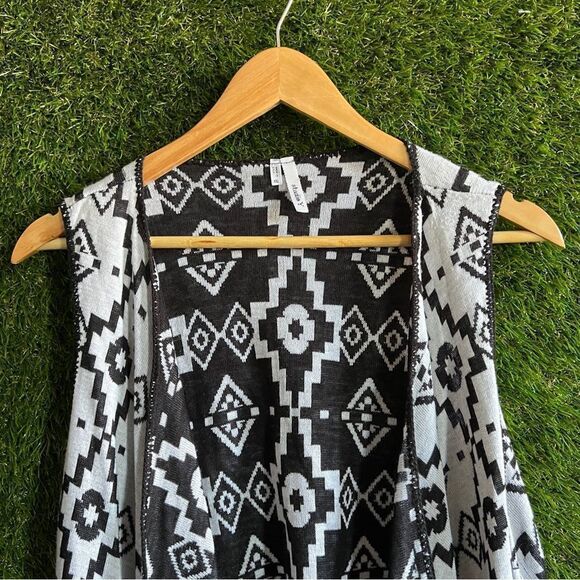 Studio Y Tribal Sleeveless Knit Vest - Picture 3 of 6